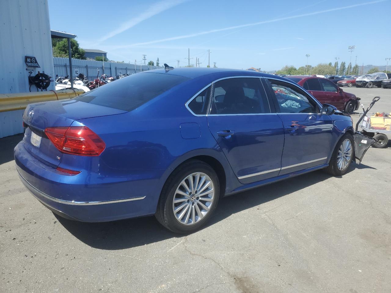 Photo 2 VIN: 1VWBT7A30GC044135 - VOLKSWAGEN PASSAT 