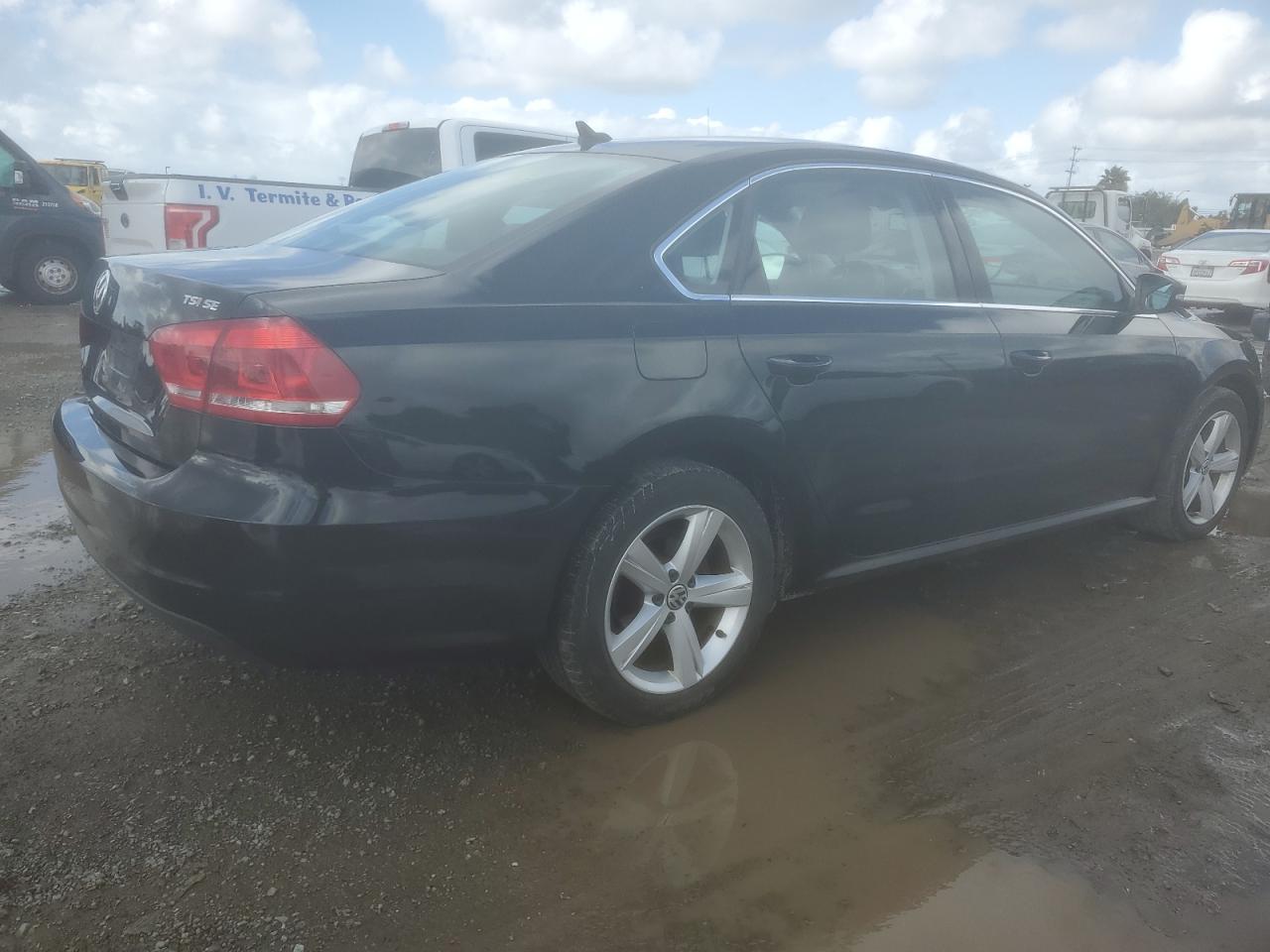 Photo 2 VIN: 1VWBT7A31FC025365 - VOLKSWAGEN PASSAT 