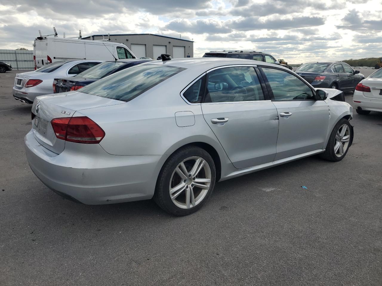 Photo 2 VIN: 1VWBT7A32EC033215 - VOLKSWAGEN PASSAT 