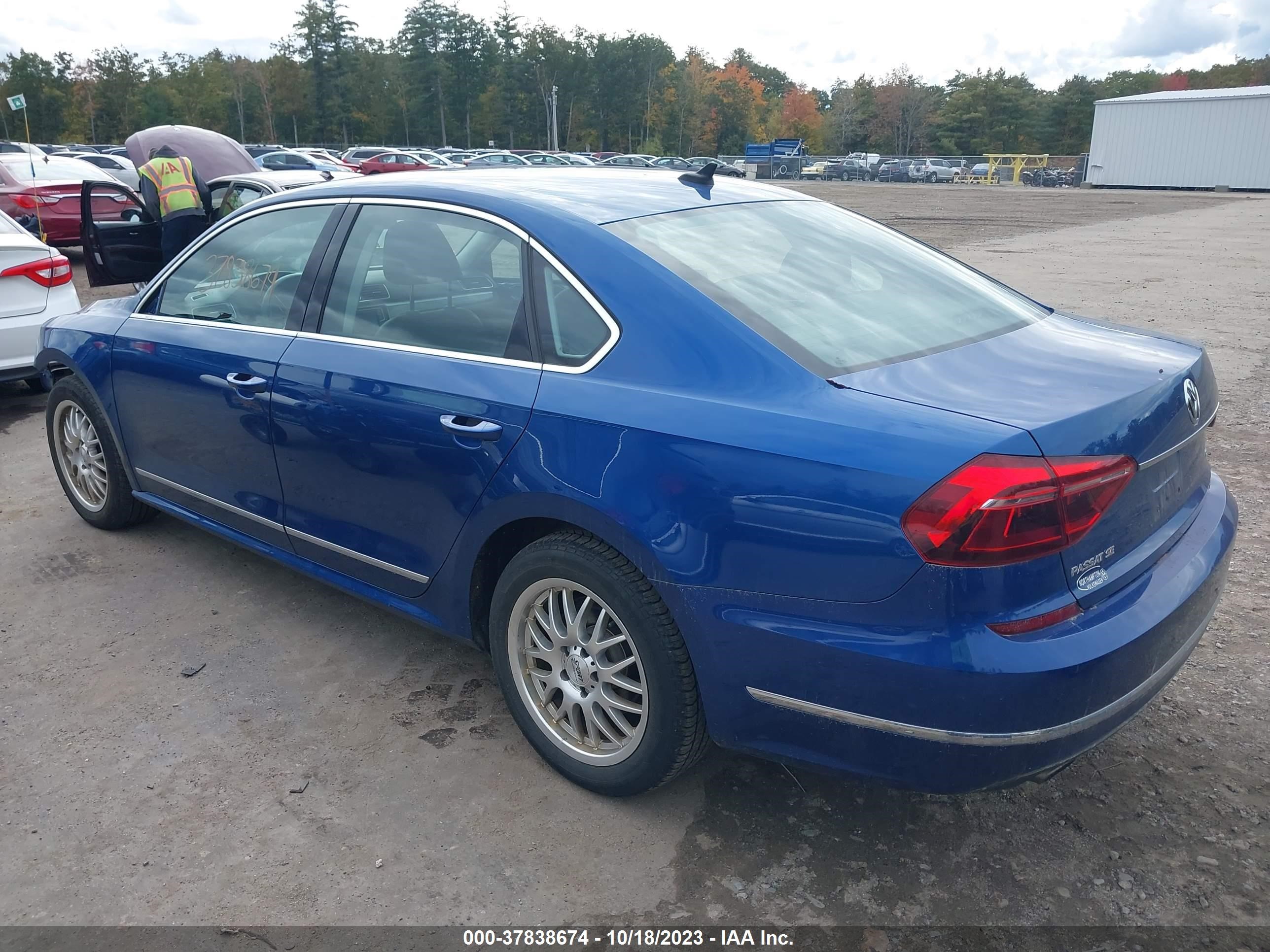 Photo 2 VIN: 1VWBT7A33HC022857 - VOLKSWAGEN PASSAT 