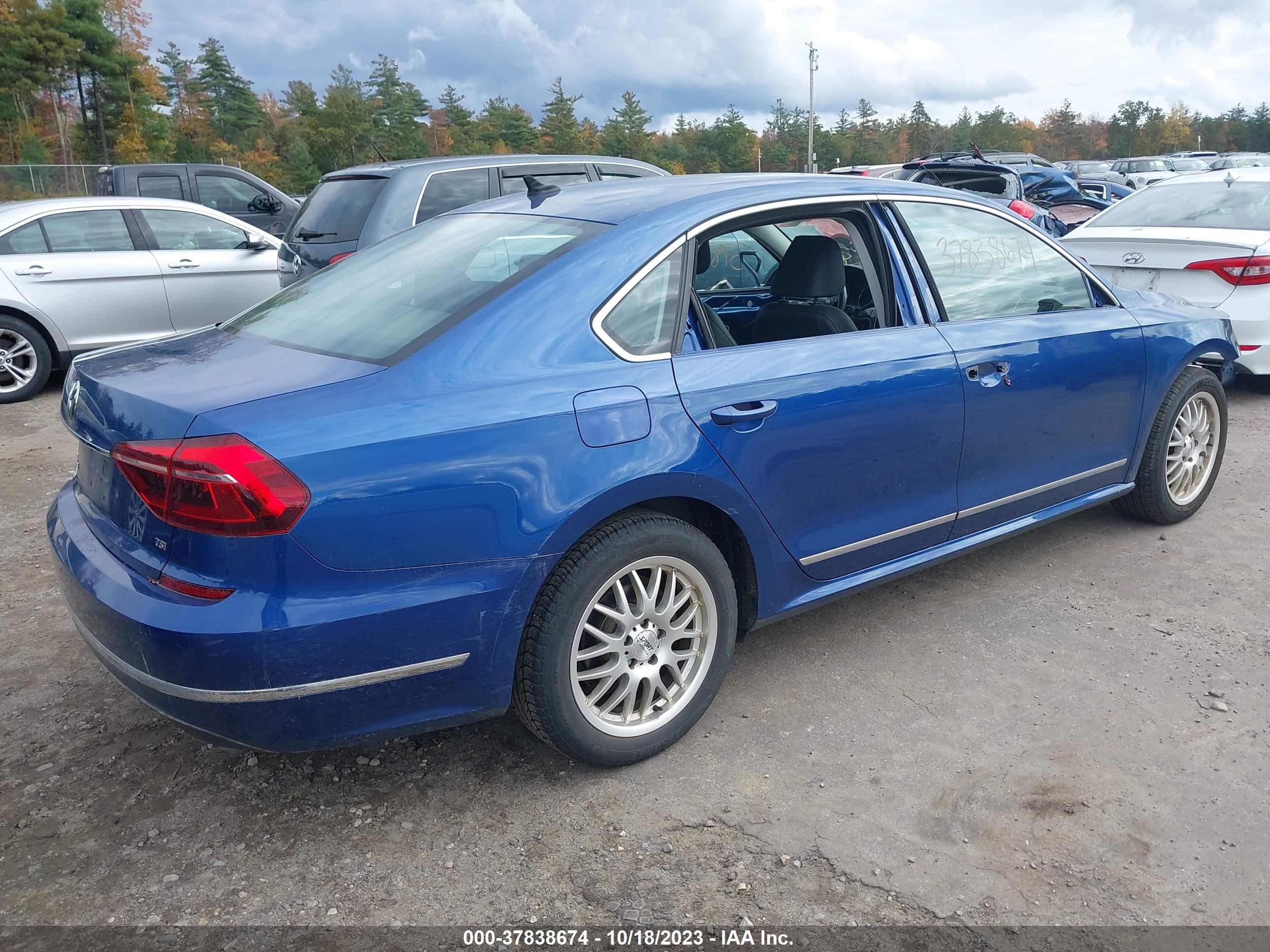 Photo 3 VIN: 1VWBT7A33HC022857 - VOLKSWAGEN PASSAT 