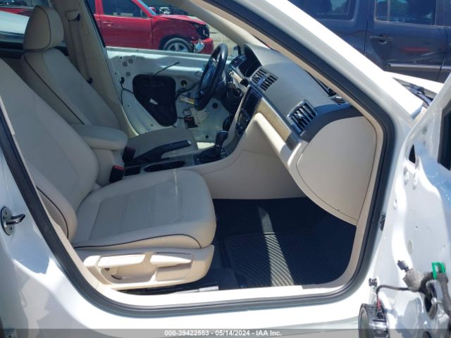 Photo 4 VIN: 1VWBT7A38HC030338 - VOLKSWAGEN PASSAT 