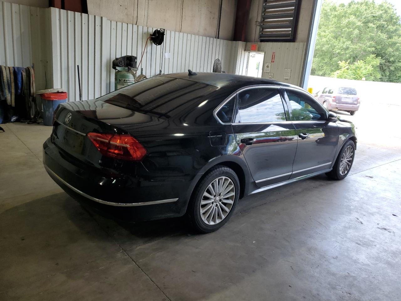 Photo 2 VIN: 1VWBT7A39GC057739 - VOLKSWAGEN PASSAT 