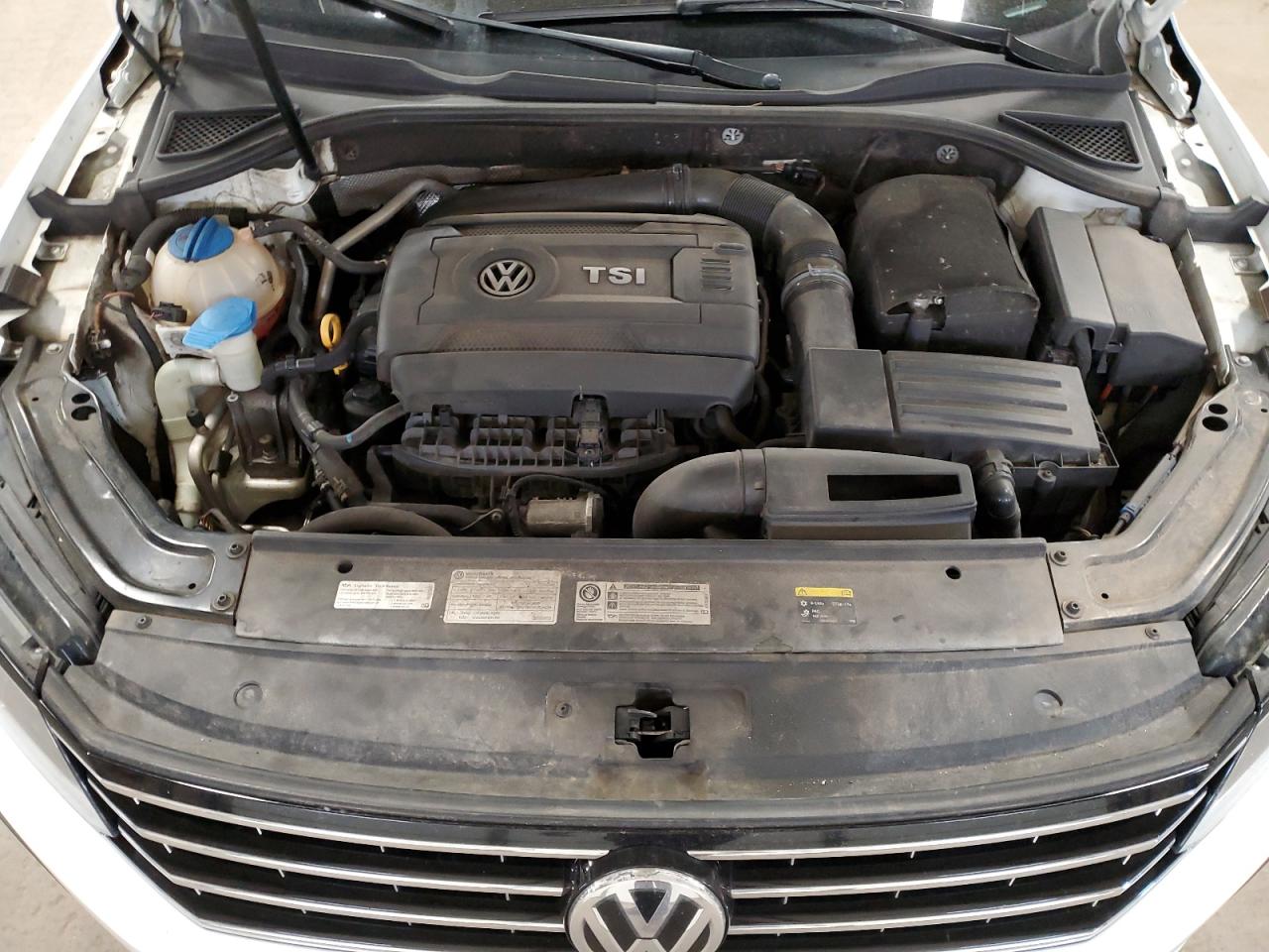 Photo 10 VIN: 1VWBT7A3XGC010851 - VOLKSWAGEN PASSAT 