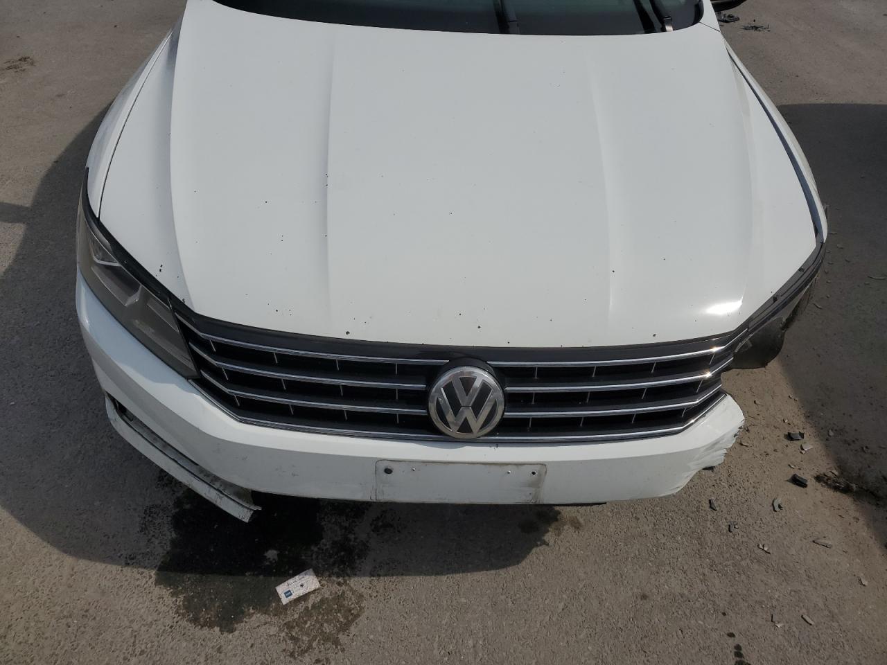 Photo 10 VIN: 1VWBT7A3XGC063405 - VOLKSWAGEN PASSAT 