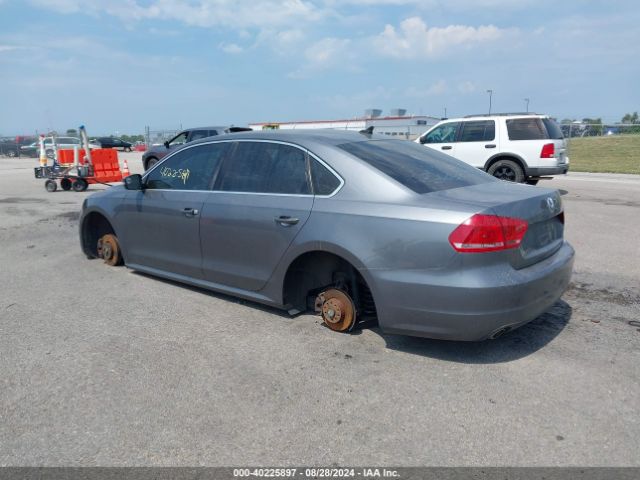 Photo 2 VIN: 1VWBV7A30FC044323 - VOLKSWAGEN PASSAT 