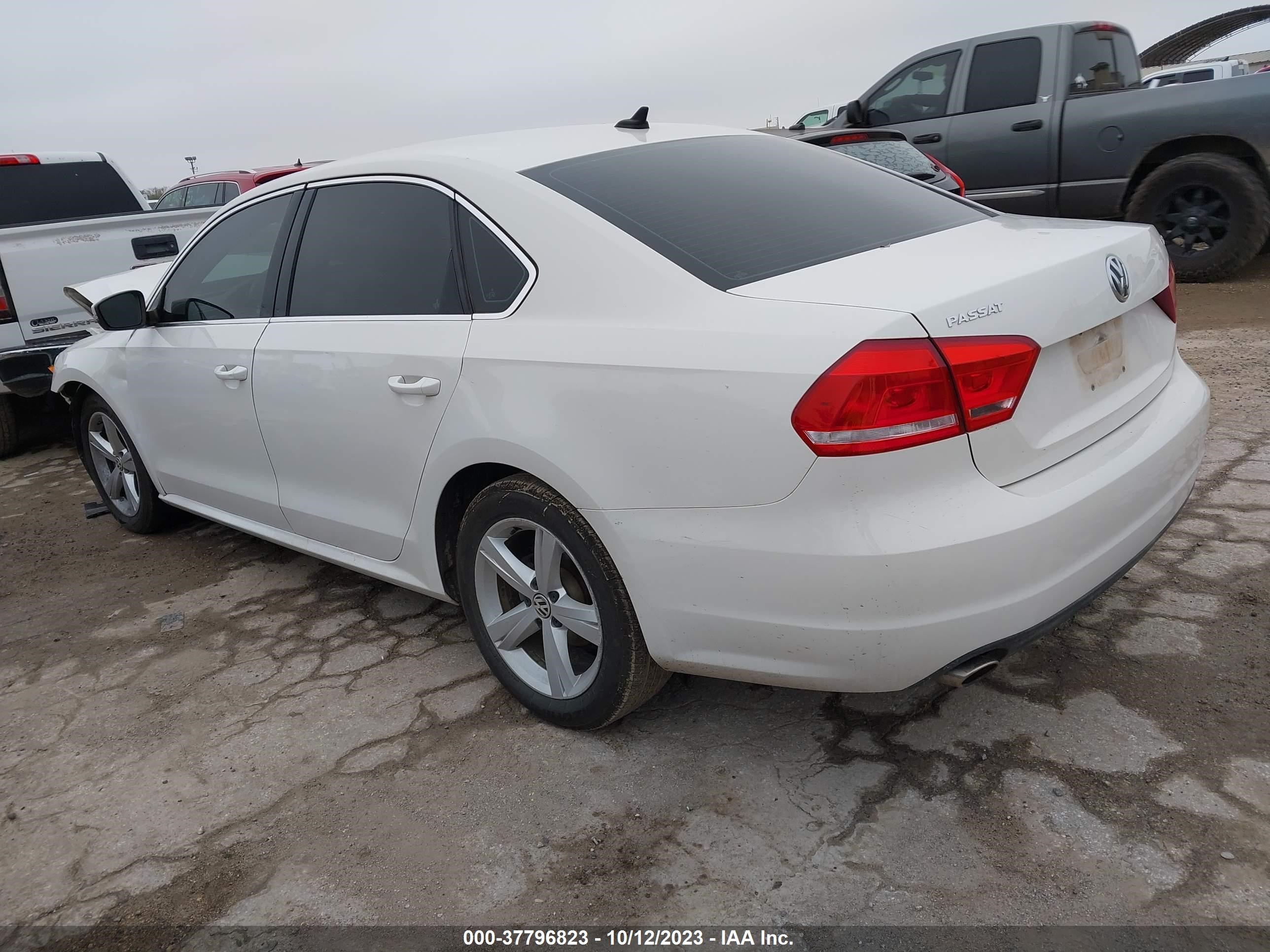 Photo 2 VIN: 1VWBV7A30FC055452 - VOLKSWAGEN PASSAT 