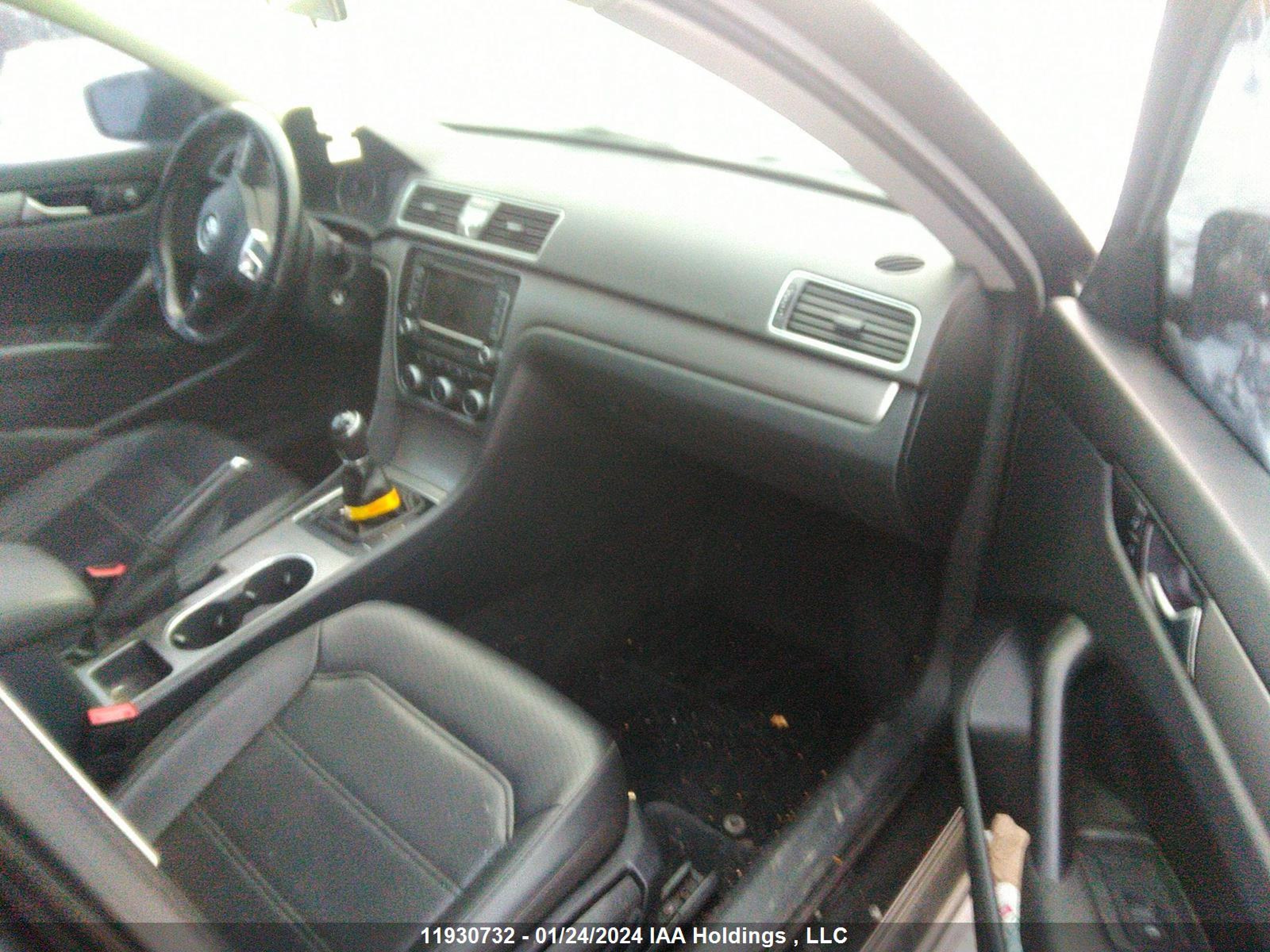 Photo 4 VIN: 1VWBV7A31FC061857 - VOLKSWAGEN PASSAT 