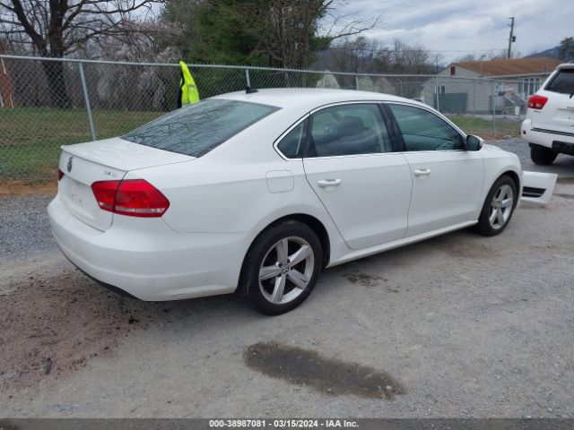 Photo 3 VIN: 1VWBV7A31FC080327 - VOLKSWAGEN PASSAT 