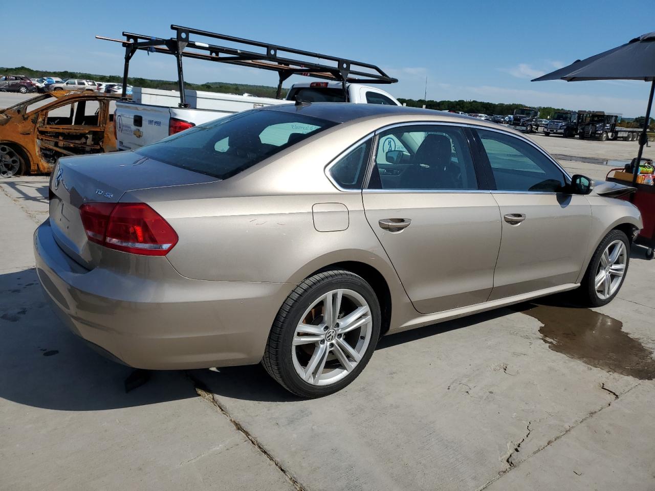 Photo 2 VIN: 1VWBV7A37FC057134 - VOLKSWAGEN PASSAT 