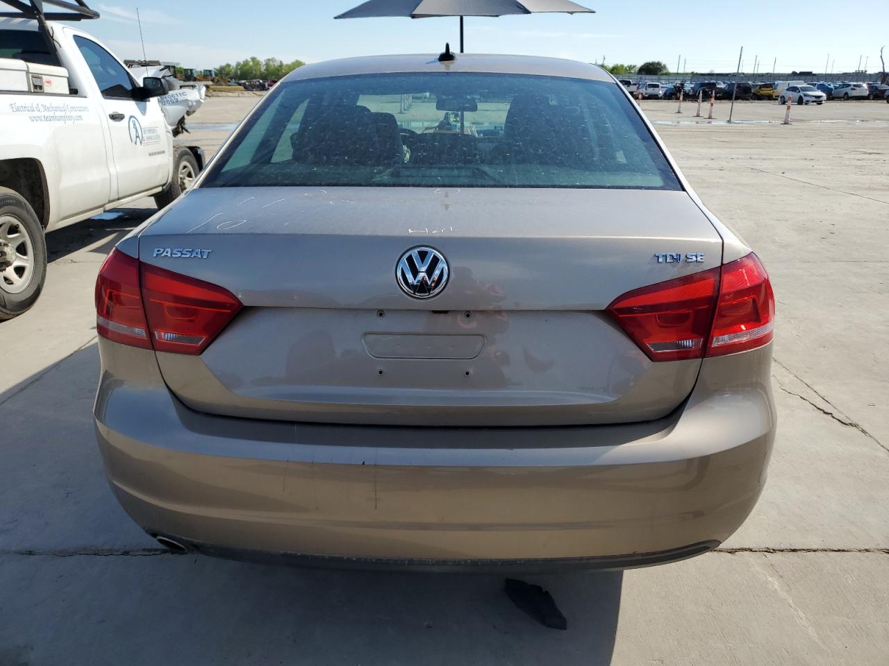 Photo 5 VIN: 1VWBV7A37FC057134 - VOLKSWAGEN PASSAT 