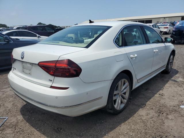 Photo 2 VIN: 1VWCA7A31JC000887 - VOLKSWAGEN PASSAT 