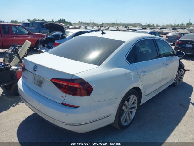 Photo 3 VIN: 1VWCA7A35JC004330 - VOLKSWAGEN PASSAT 