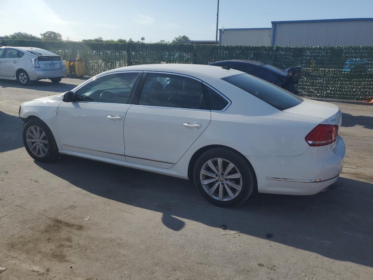 Photo 1 VIN: 1VWCH7A31CC076303 - VOLKSWAGEN PASSAT 