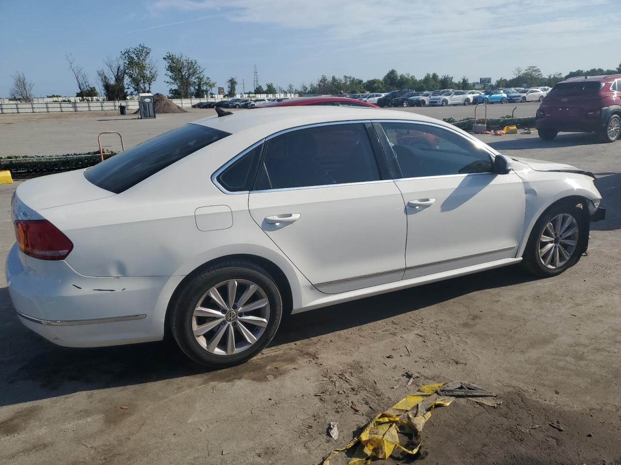 Photo 2 VIN: 1VWCH7A31CC076303 - VOLKSWAGEN PASSAT 