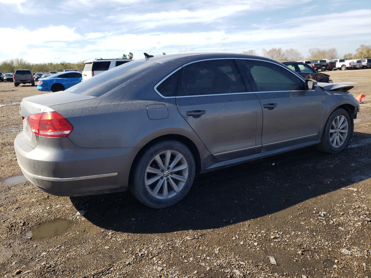 Photo 2 VIN: 1VWCH7A34DC014220 - VOLKSWAGEN PASSAT 