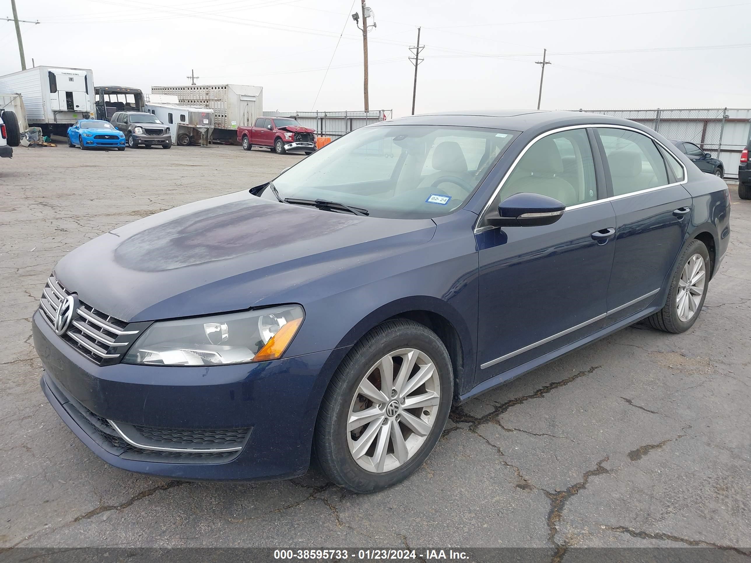 Photo 1 VIN: 1VWCH7A37CC059781 - VOLKSWAGEN PASSAT 