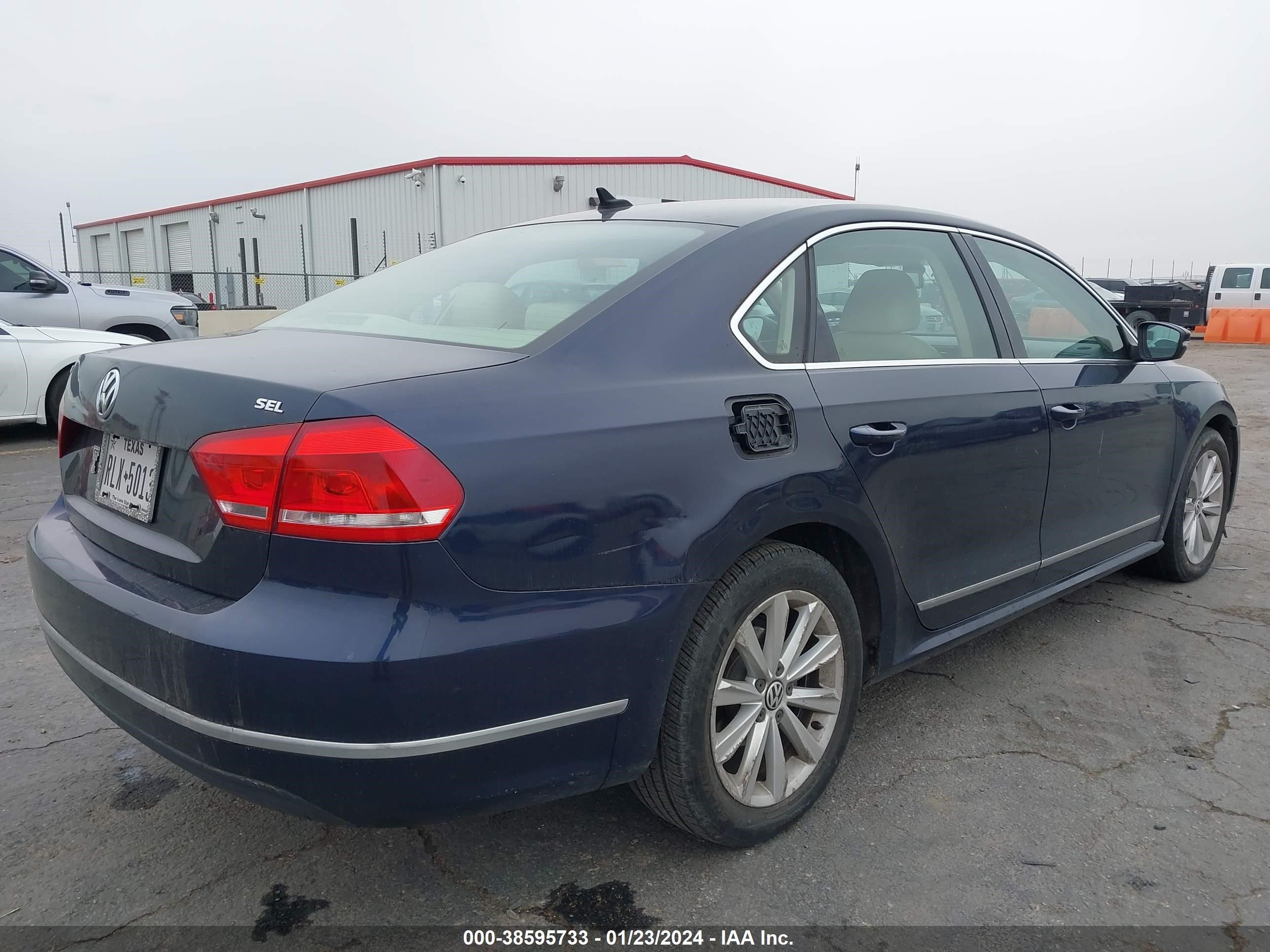 Photo 4 VIN: 1VWCH7A37CC059781 - VOLKSWAGEN PASSAT 