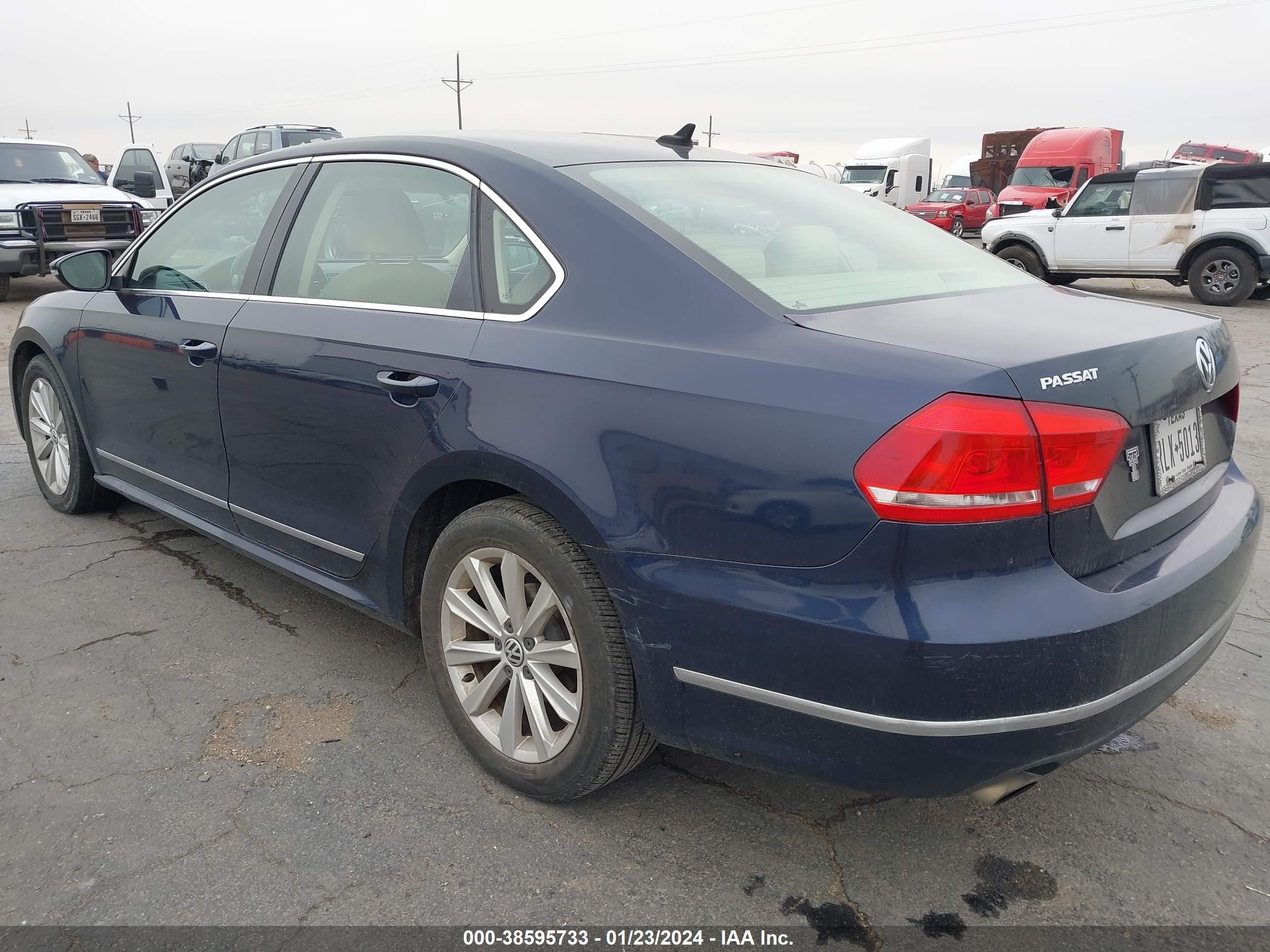 Photo 7 VIN: 1VWCH7A37CC059781 - VOLKSWAGEN PASSAT 