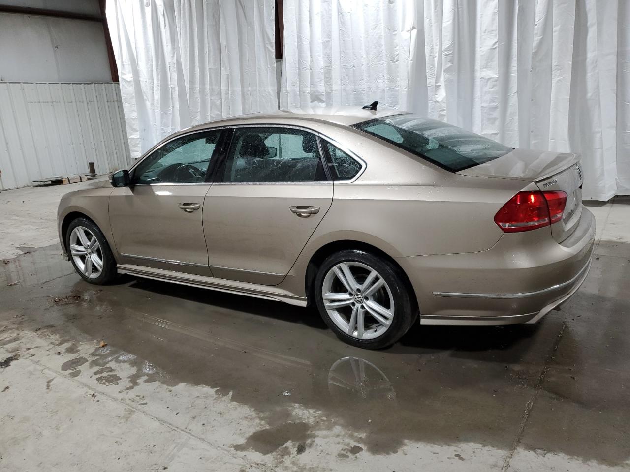 Photo 1 VIN: 1VWCM7A32FC027837 - VOLKSWAGEN PASSAT 