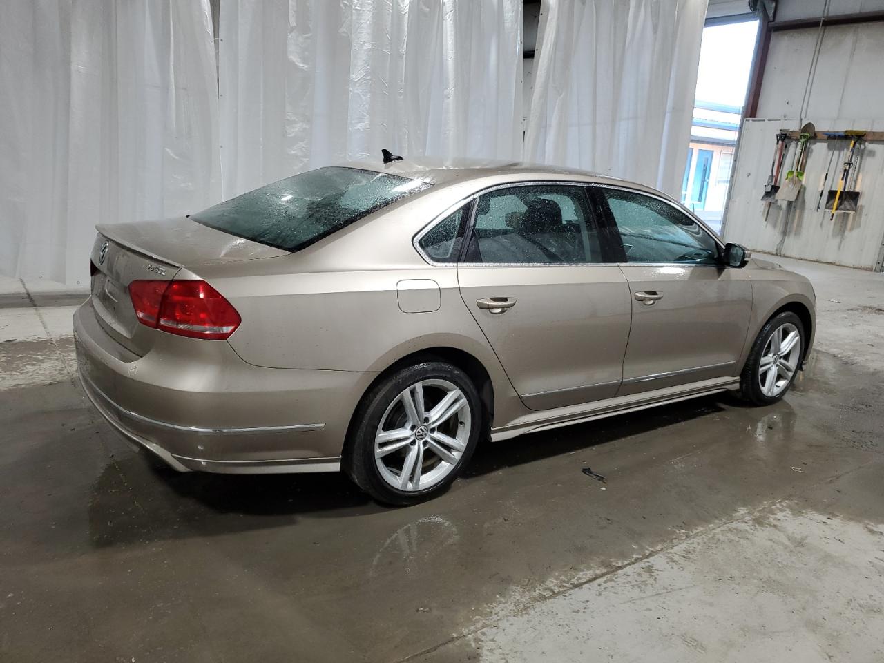 Photo 2 VIN: 1VWCM7A32FC027837 - VOLKSWAGEN PASSAT 