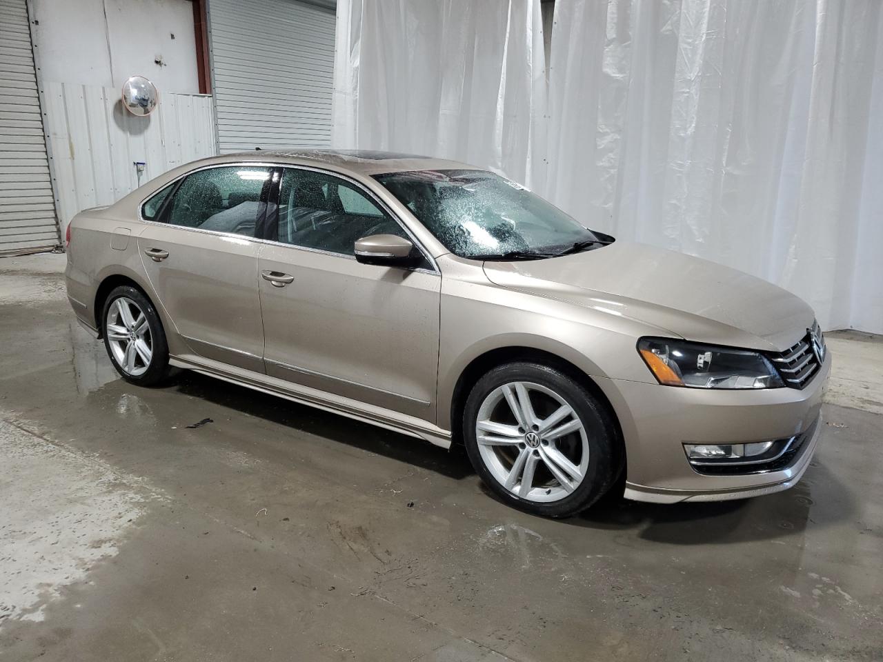 Photo 3 VIN: 1VWCM7A32FC027837 - VOLKSWAGEN PASSAT 