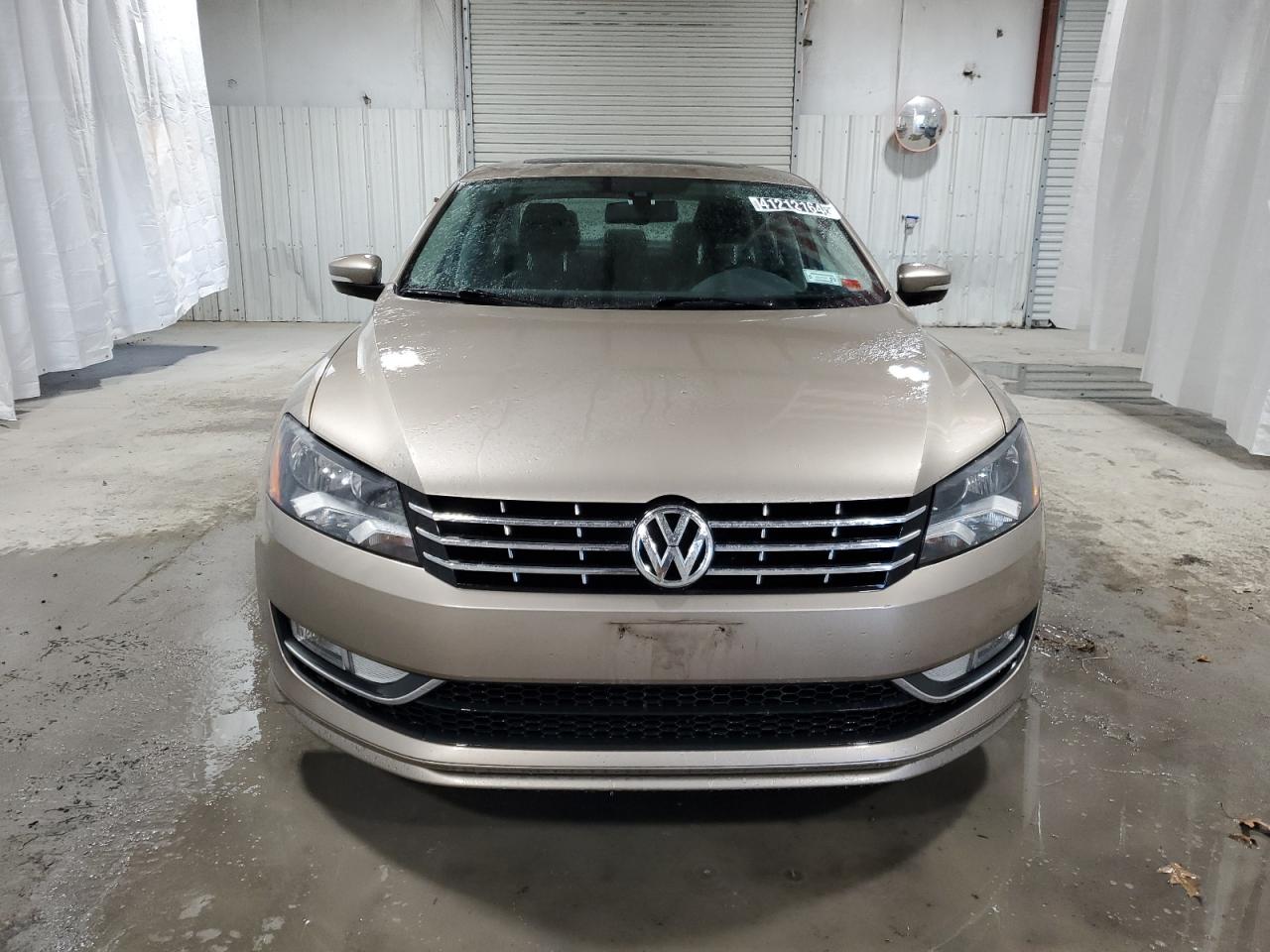 Photo 4 VIN: 1VWCM7A32FC027837 - VOLKSWAGEN PASSAT 