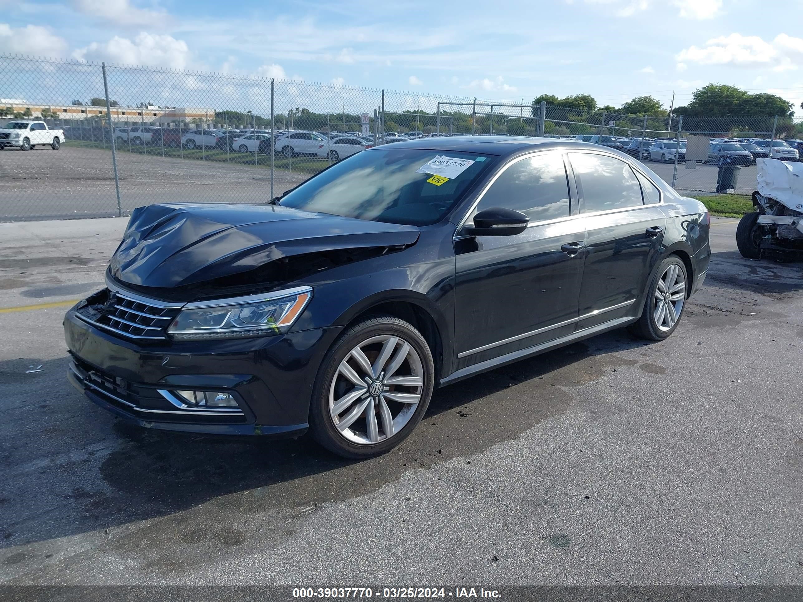 Photo 1 VIN: 1VWCM7A35HC010582 - VOLKSWAGEN PASSAT 