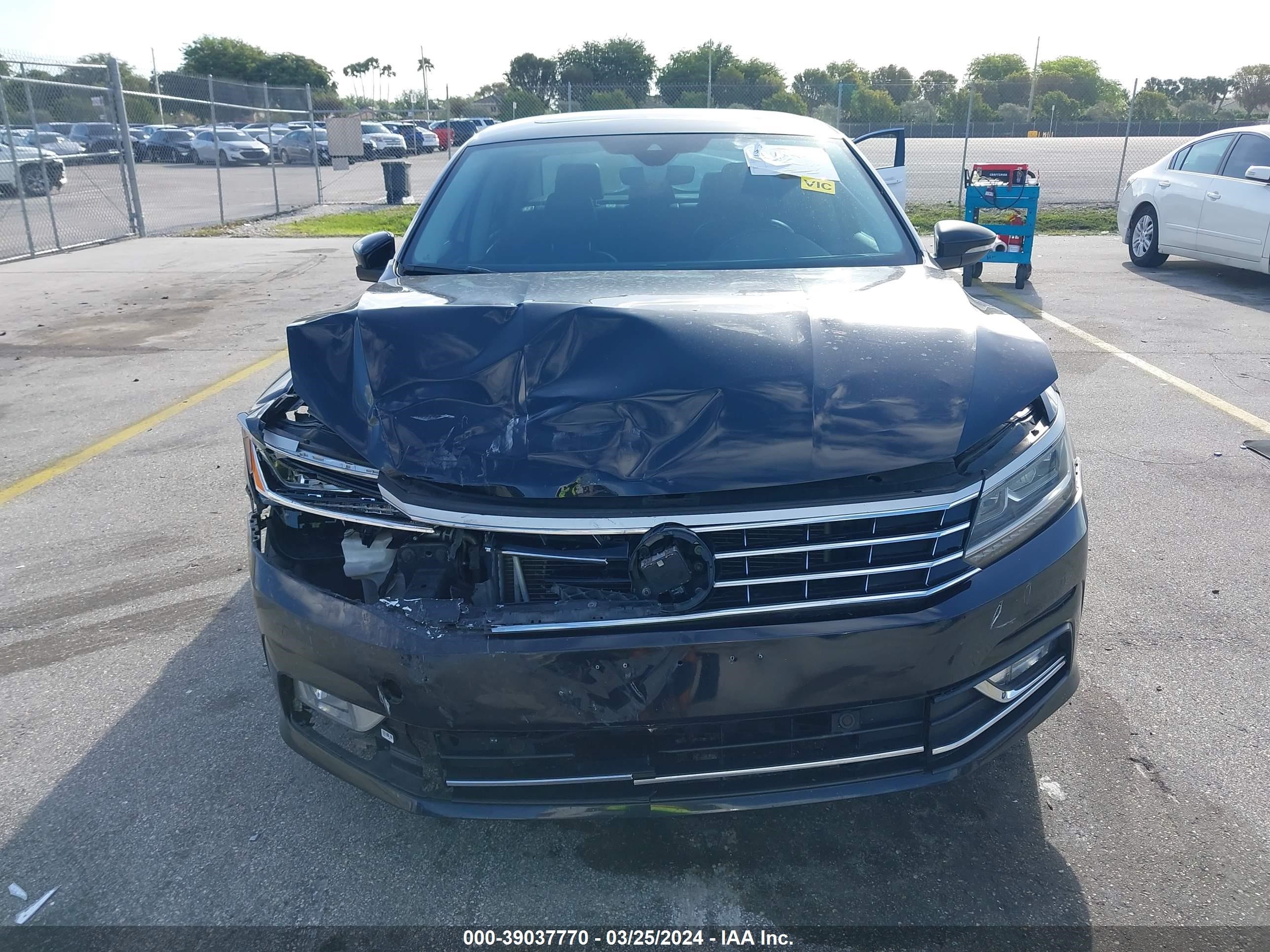 Photo 11 VIN: 1VWCM7A35HC010582 - VOLKSWAGEN PASSAT 