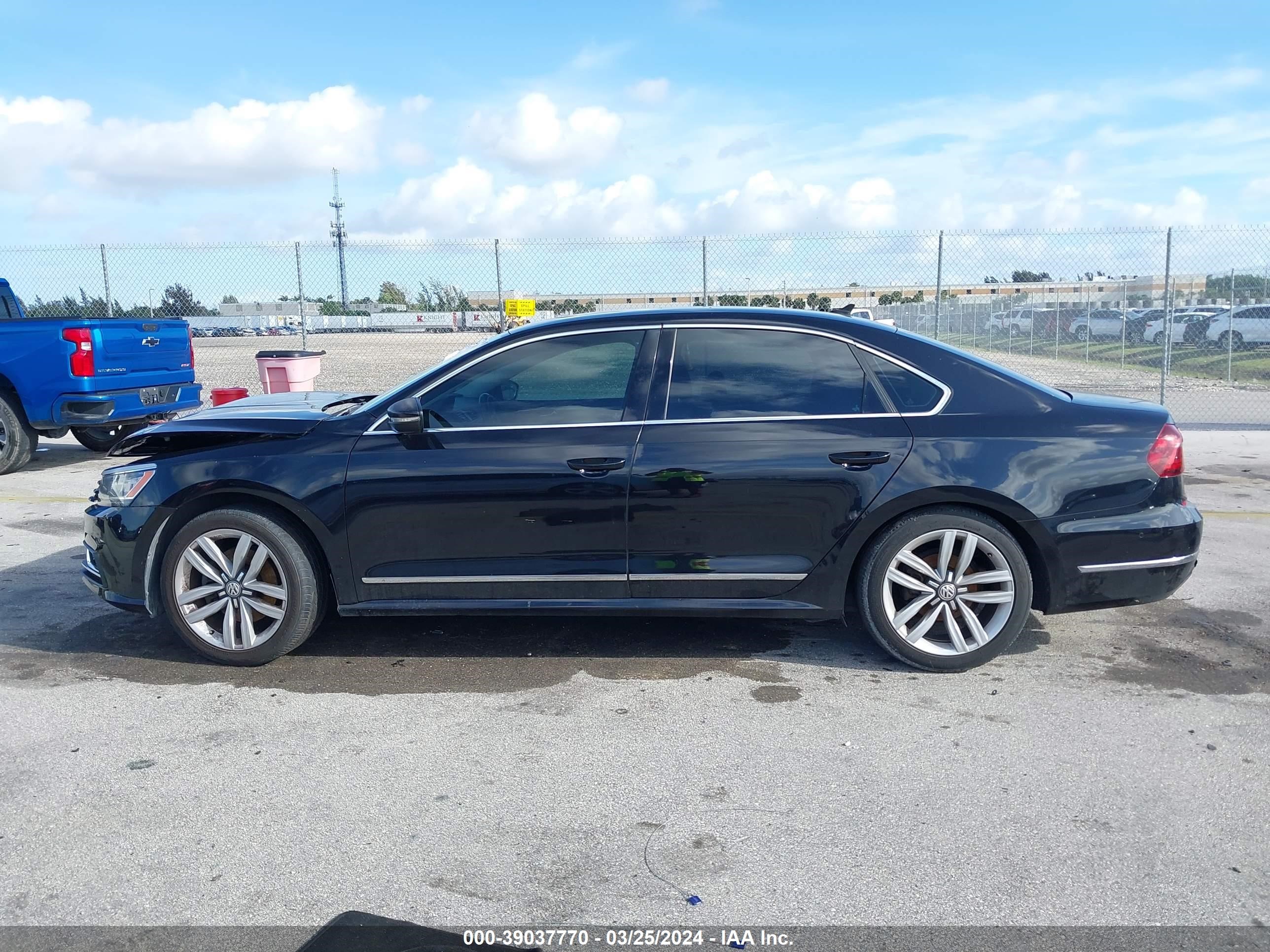 Photo 13 VIN: 1VWCM7A35HC010582 - VOLKSWAGEN PASSAT 