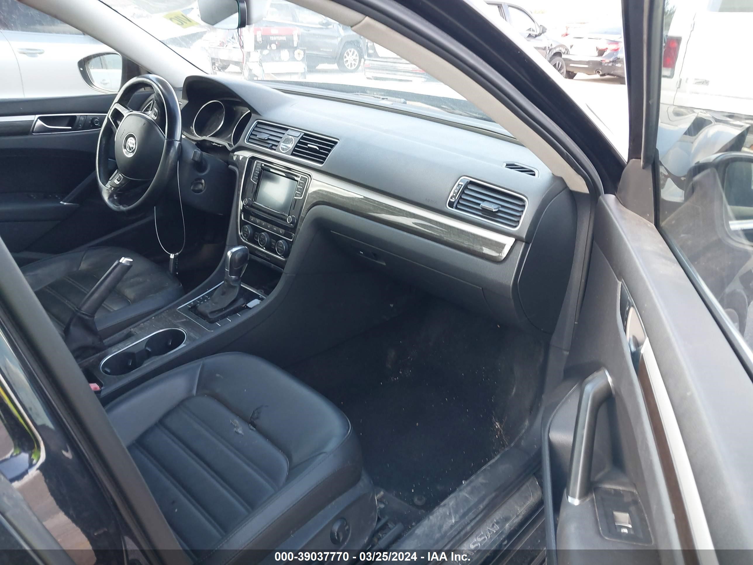 Photo 4 VIN: 1VWCM7A35HC010582 - VOLKSWAGEN PASSAT 