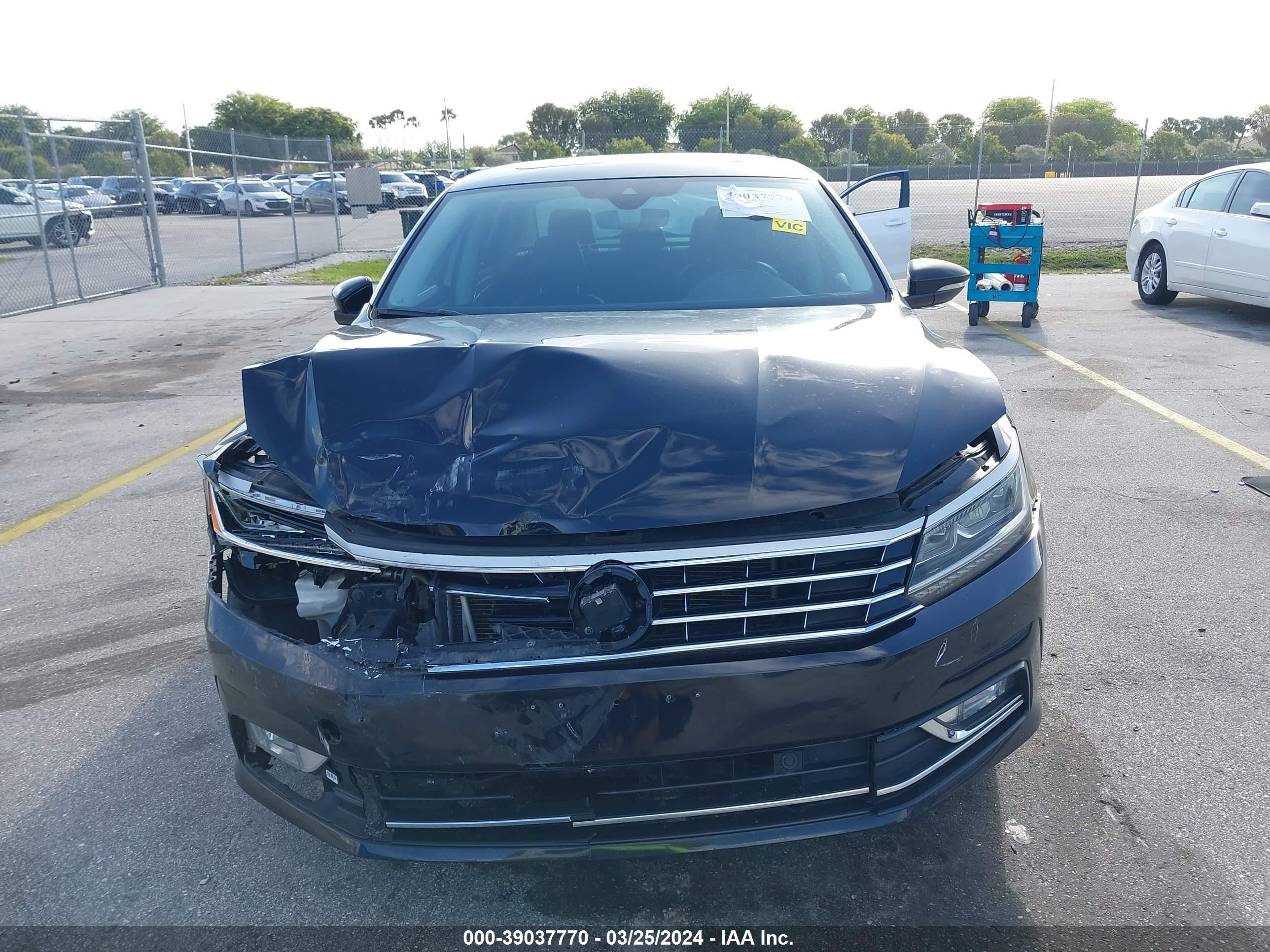 Photo 5 VIN: 1VWCM7A35HC010582 - VOLKSWAGEN PASSAT 