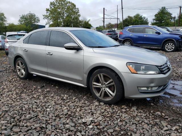 Photo 3 VIN: 1VWCM7A37CC097586 - VOLKSWAGEN PASSAT SEL 