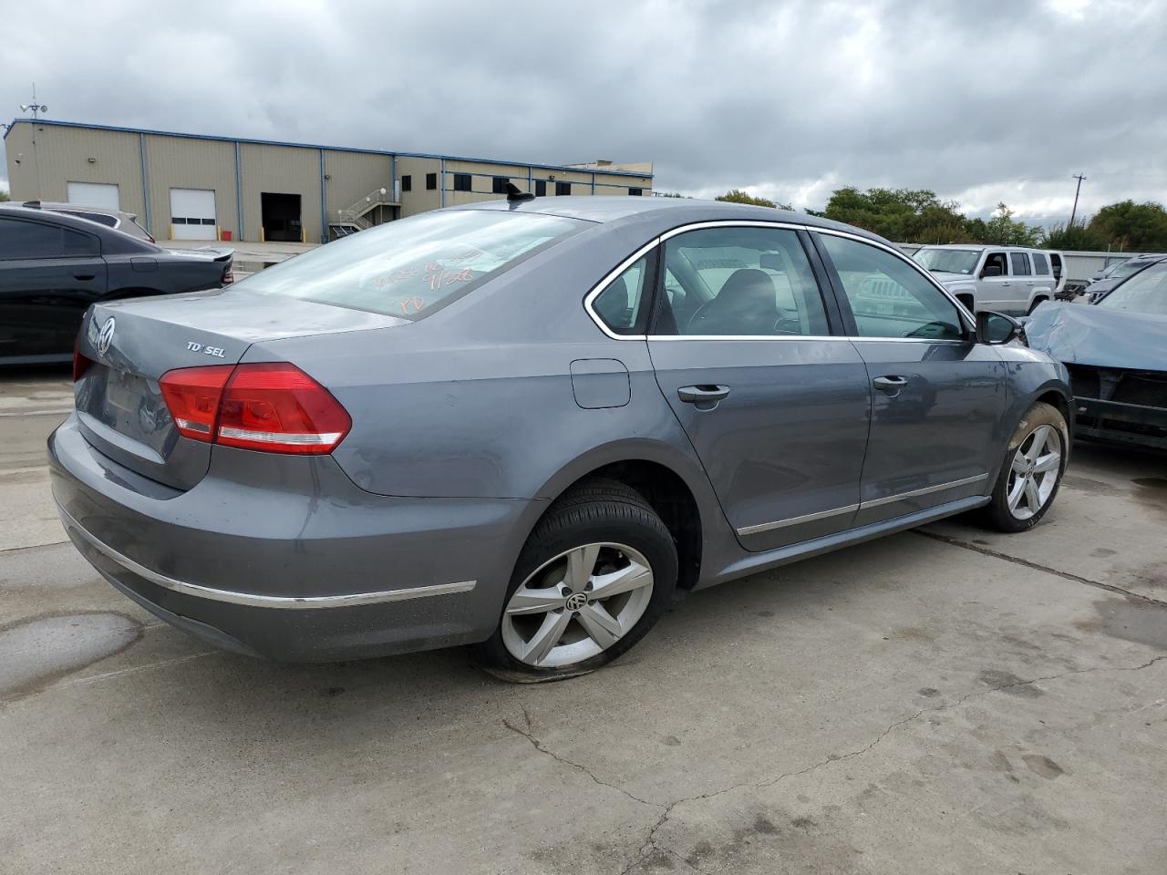 Photo 2 VIN: 1VWCN7A30CC016764 - VOLKSWAGEN PASSAT 