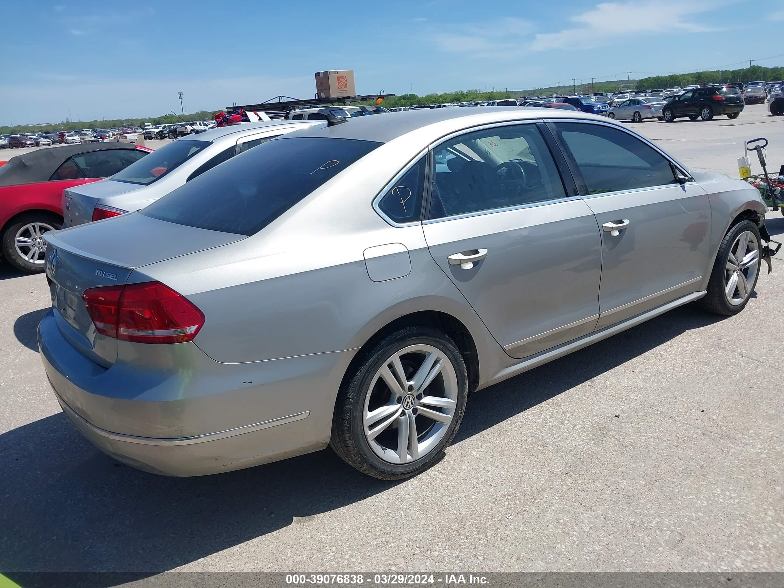 Photo 3 VIN: 1VWCN7A31CC084443 - VOLKSWAGEN PASSAT 