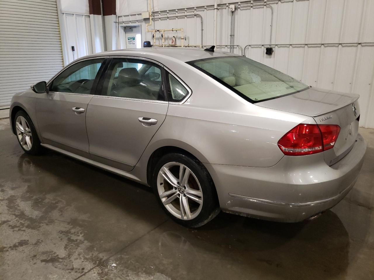 Photo 1 VIN: 1VWCN7A32CC055775 - VOLKSWAGEN PASSAT 