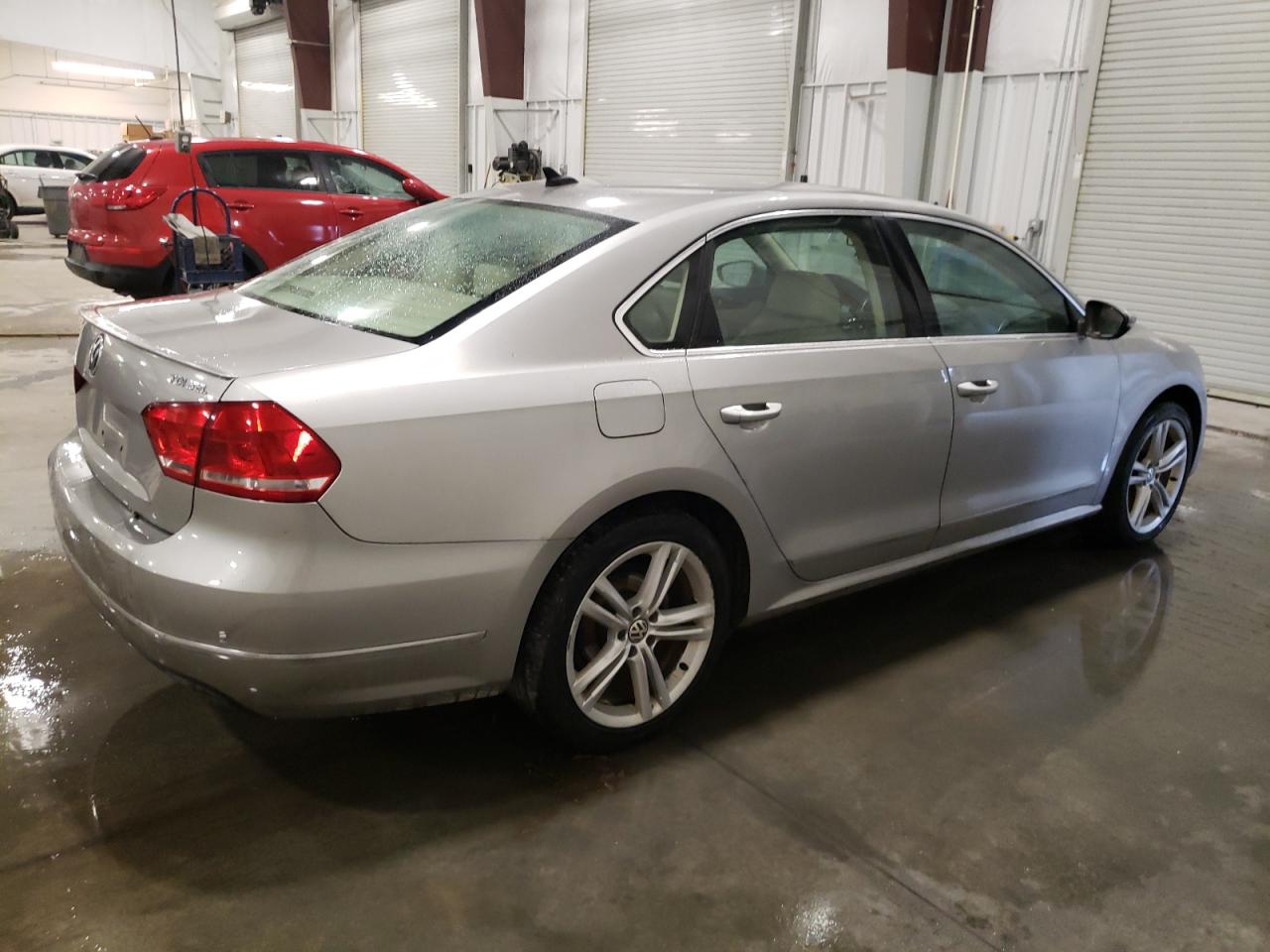 Photo 2 VIN: 1VWCN7A32CC055775 - VOLKSWAGEN PASSAT 