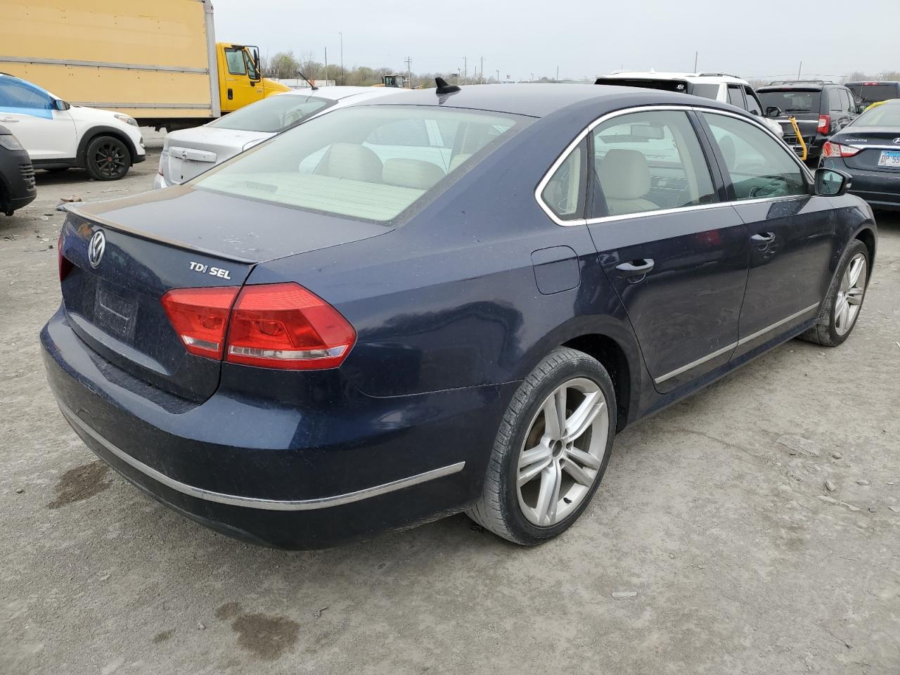 Photo 2 VIN: 1VWCN7A32DC027640 - VOLKSWAGEN PASSAT 