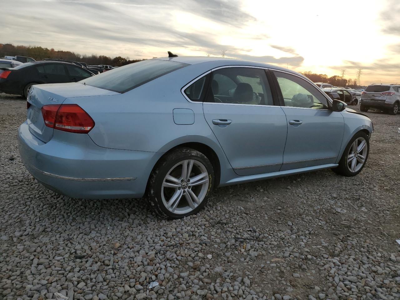 Photo 2 VIN: 1VWCN7A35CC043698 - VOLKSWAGEN PASSAT 