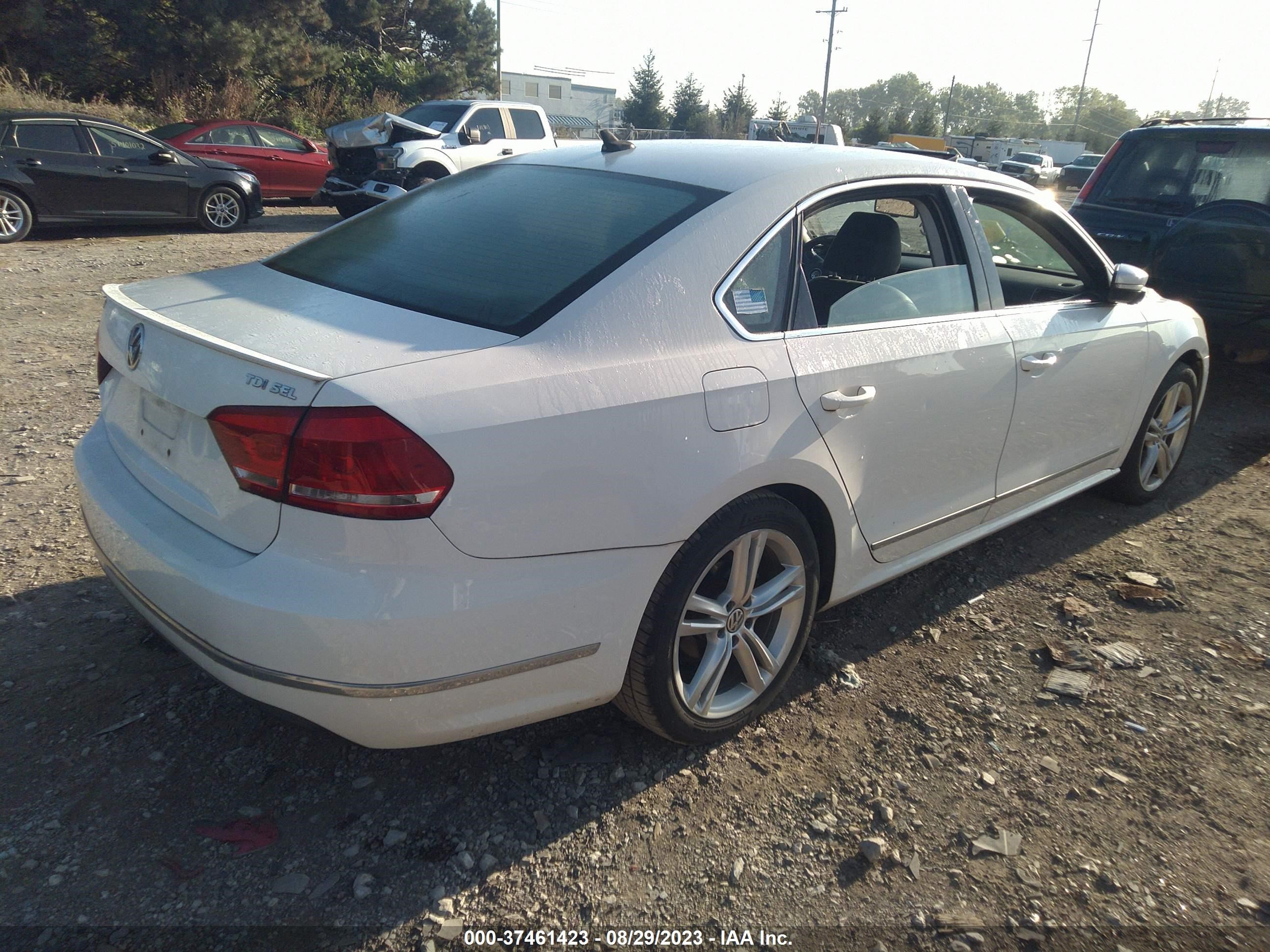 Photo 3 VIN: 1VWCN7A39DC142302 - VOLKSWAGEN PASSAT 