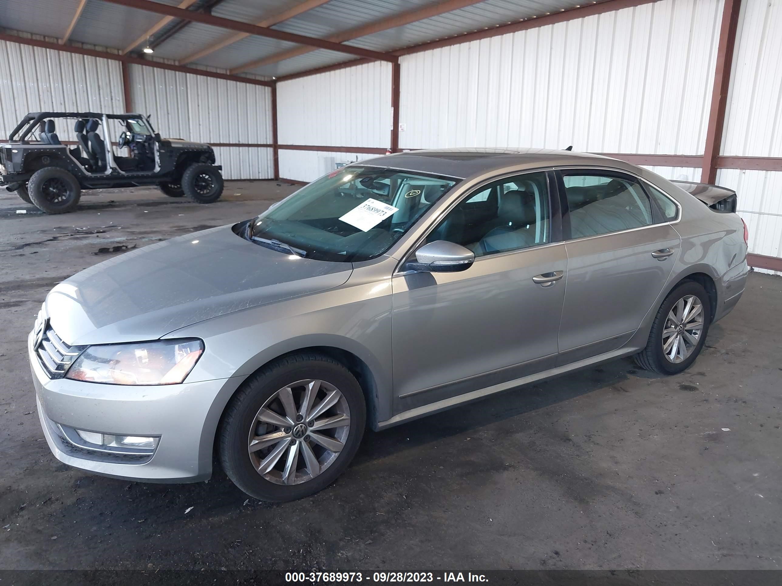 Photo 1 VIN: 1VWCP7A30CC105762 - VOLKSWAGEN PASSAT 