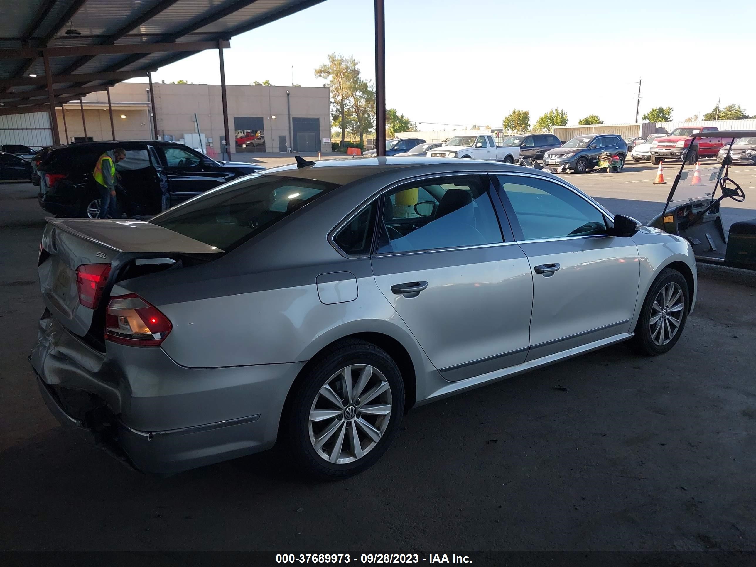 Photo 3 VIN: 1VWCP7A30CC105762 - VOLKSWAGEN PASSAT 