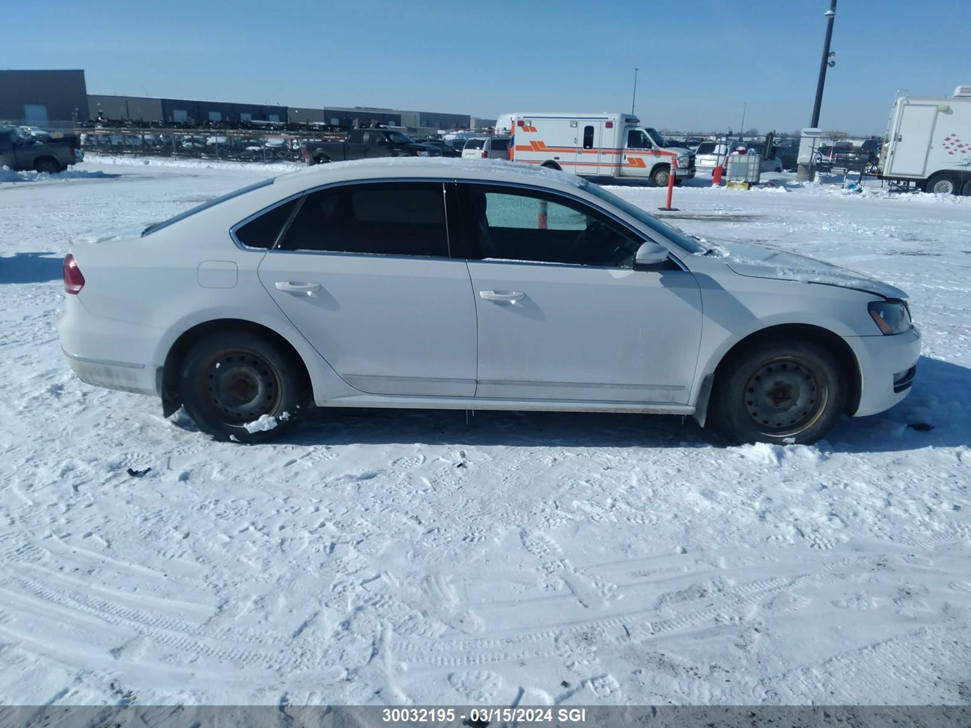 Photo 12 VIN: 1VWCS7A32FC073299 - VOLKSWAGEN PASSAT 