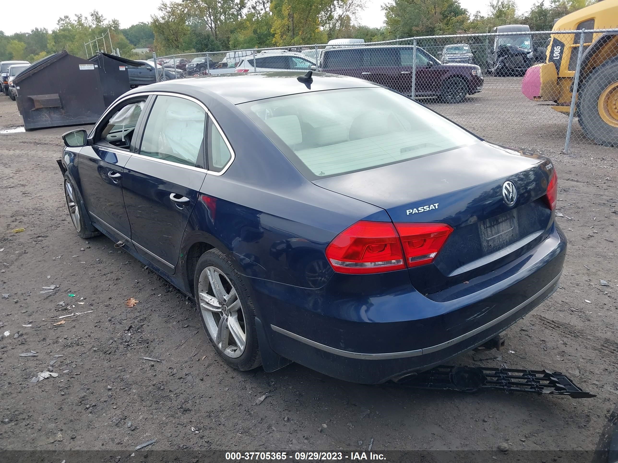 Photo 2 VIN: 1VWCS7A33EC017340 - VOLKSWAGEN PASSAT 