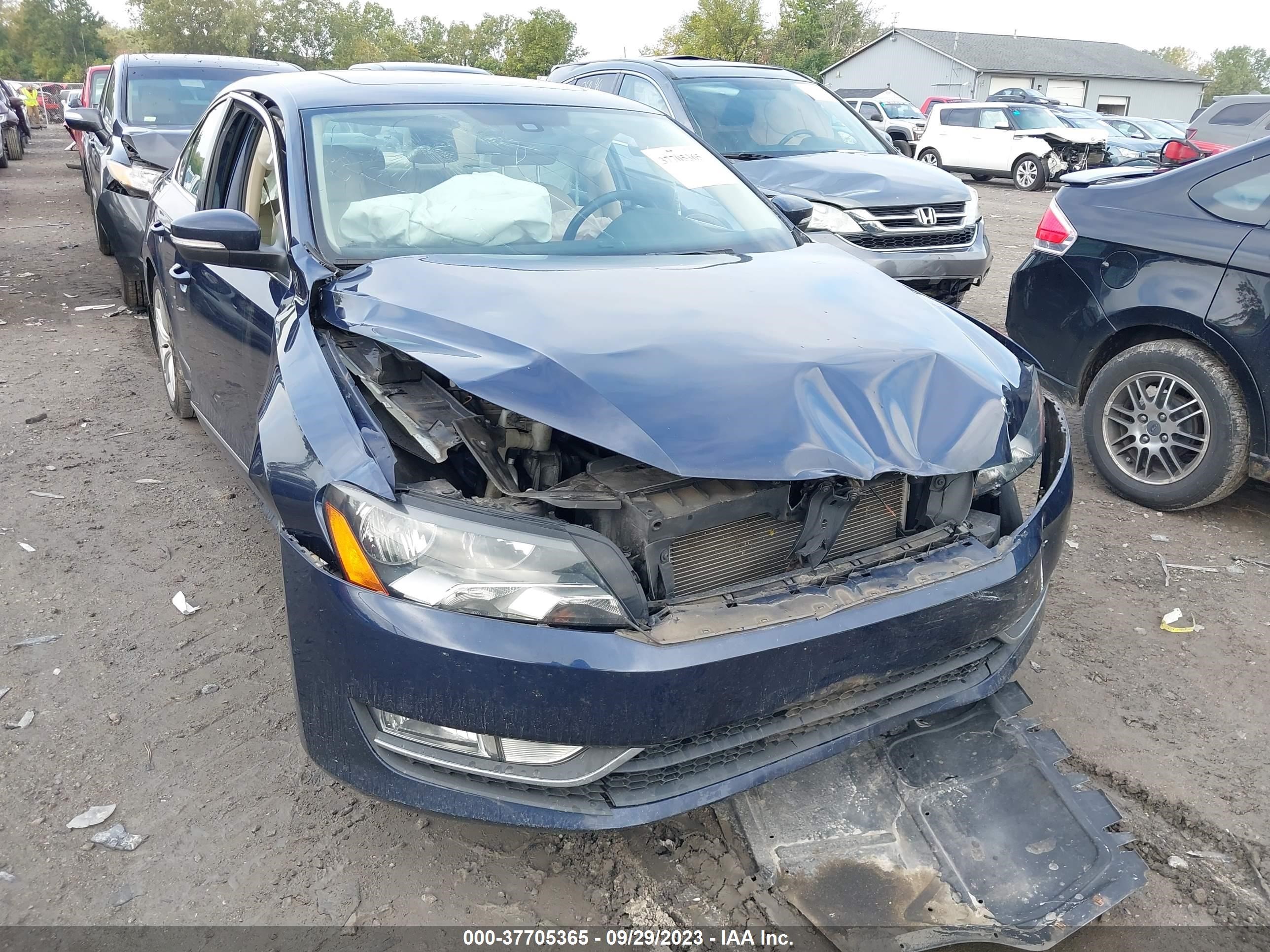 Photo 5 VIN: 1VWCS7A33EC017340 - VOLKSWAGEN PASSAT 