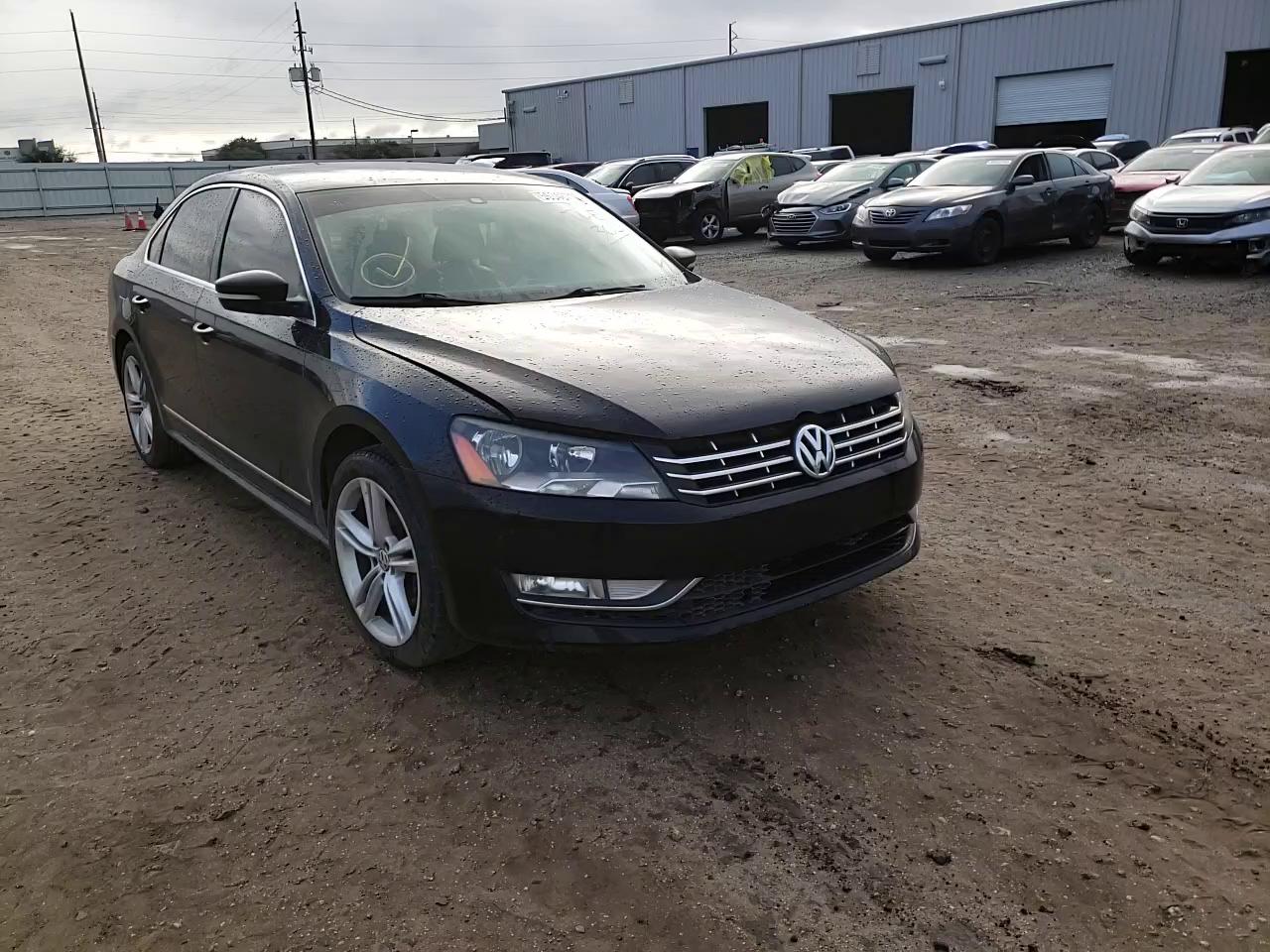 Photo 10 VIN: 1VWCS7A36EC013931 - VOLKSWAGEN PASSAT 