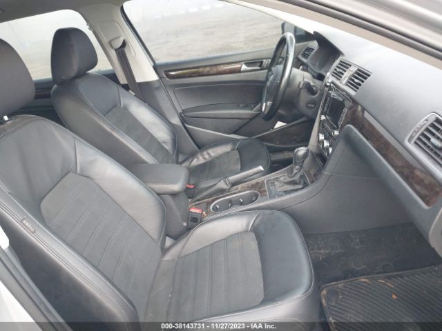 Photo 4 VIN: 1VWCT7A33FC008572 - VOLKSWAGEN PASSAT 