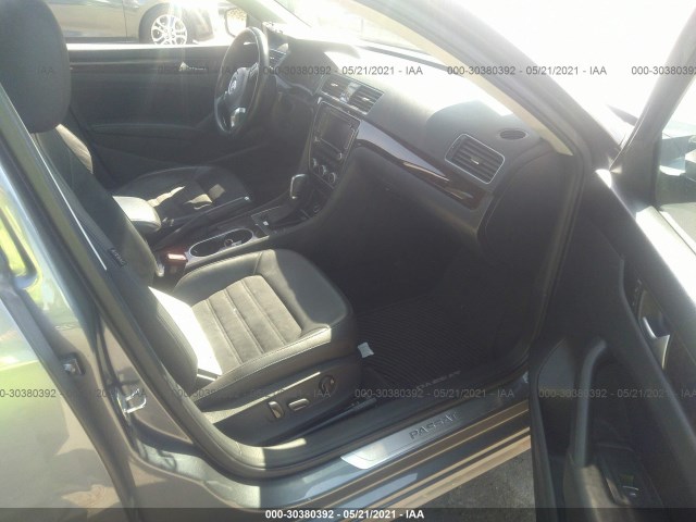 Photo 4 VIN: 1VWCT7A36FC057927 - VOLKSWAGEN PASSAT 