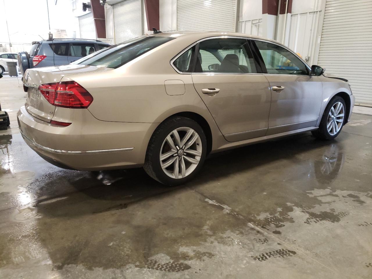 Photo 2 VIN: 1VWCT7A38GC065447 - VOLKSWAGEN PASSAT 