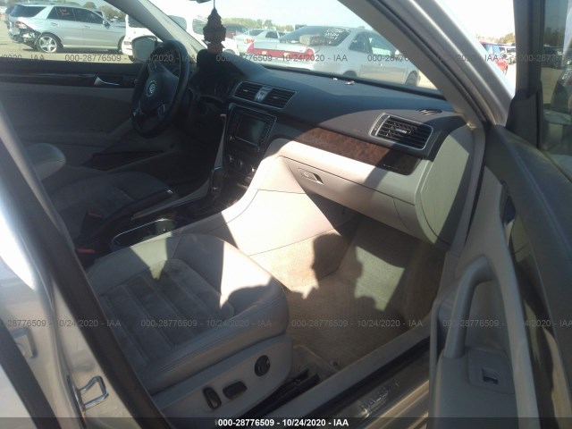 Photo 4 VIN: 1VWCV7A32FC049933 - VOLKSWAGEN PASSAT 